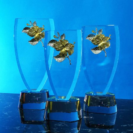Crystal Trophy Momento - 9377